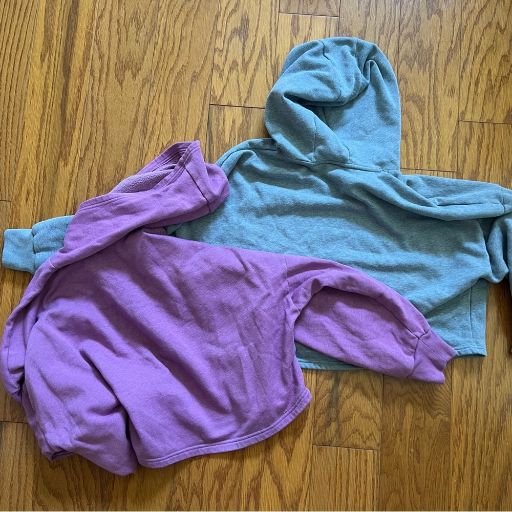 Lot of 2 Under Armour Cropped Gray and Purple/Pink Pullover Sweatshirts M L - Picture 7 of 7